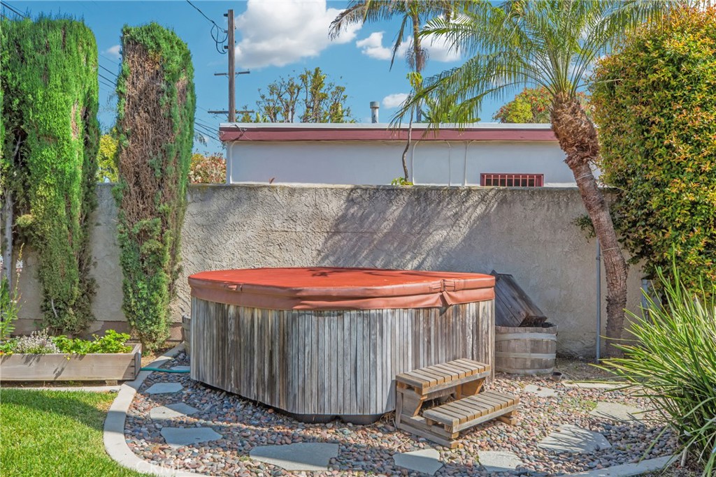 2333 Eucalyptus Avenue