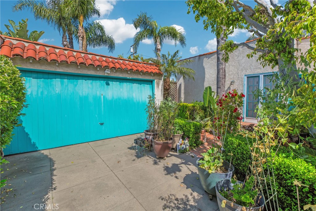 2333 Eucalyptus Avenue