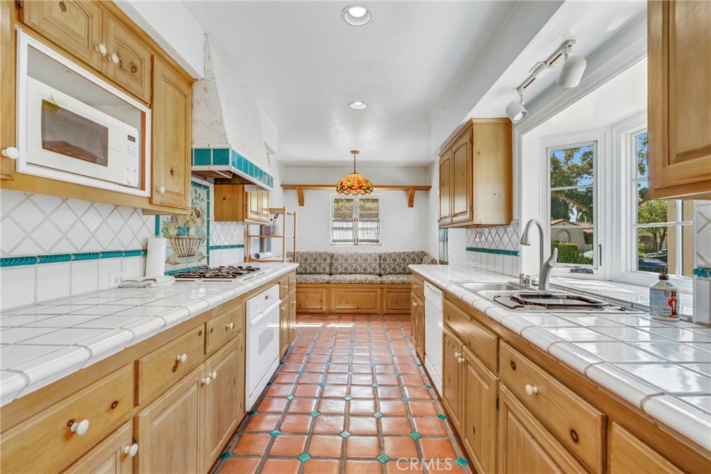 2333 Eucalyptus Avenue