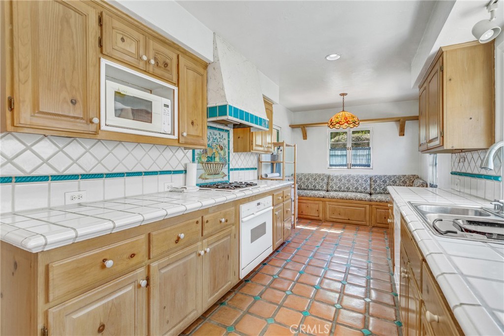 2333 Eucalyptus Avenue