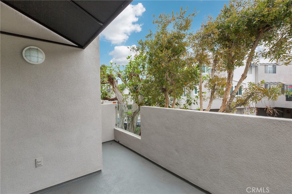 501 Herondo Street 28