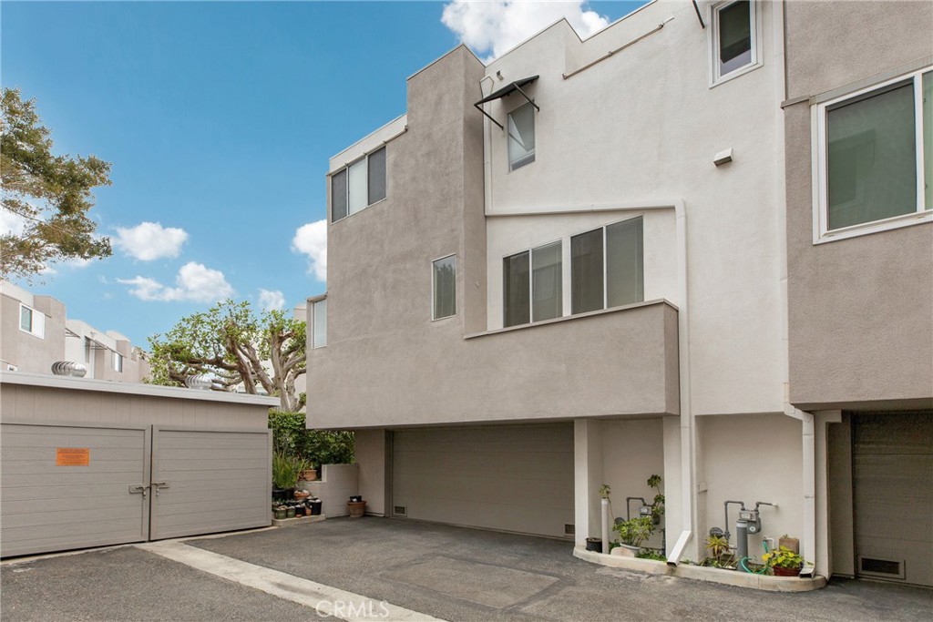 501 Herondo Street 28