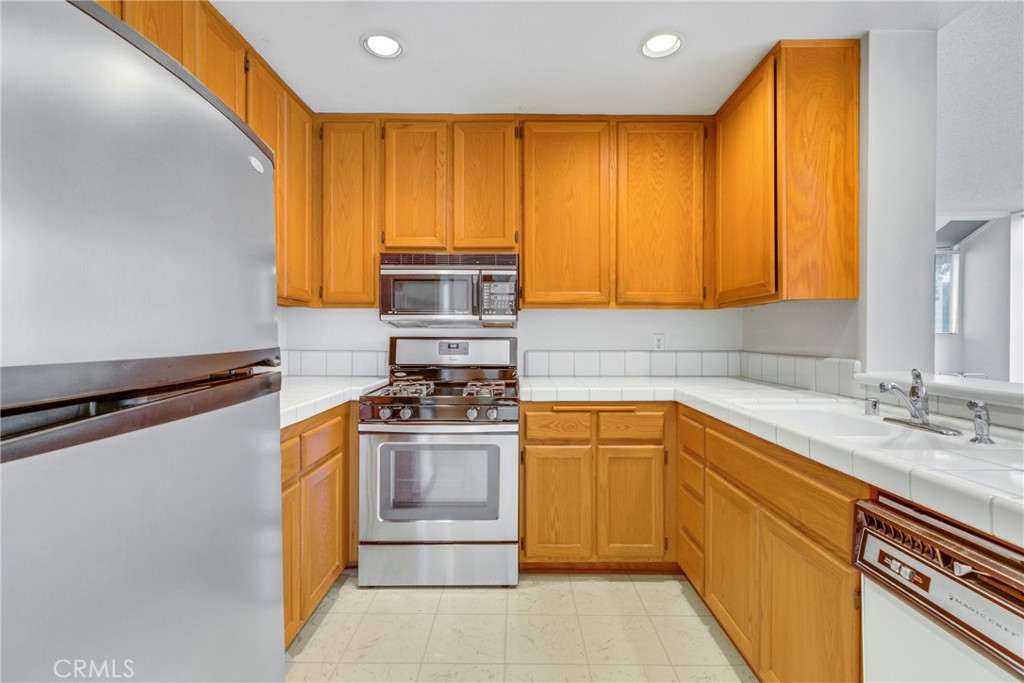 501 Herondo Street 28