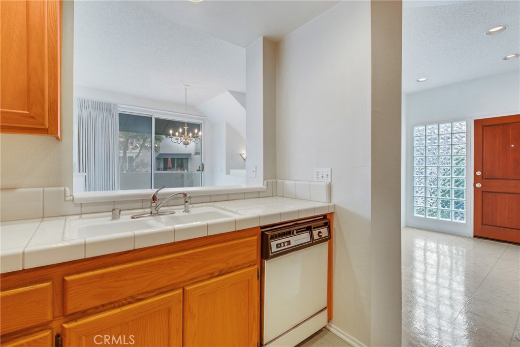 501 Herondo Street 28