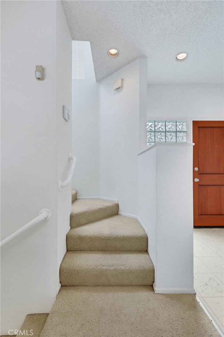 501 Herondo Street 28