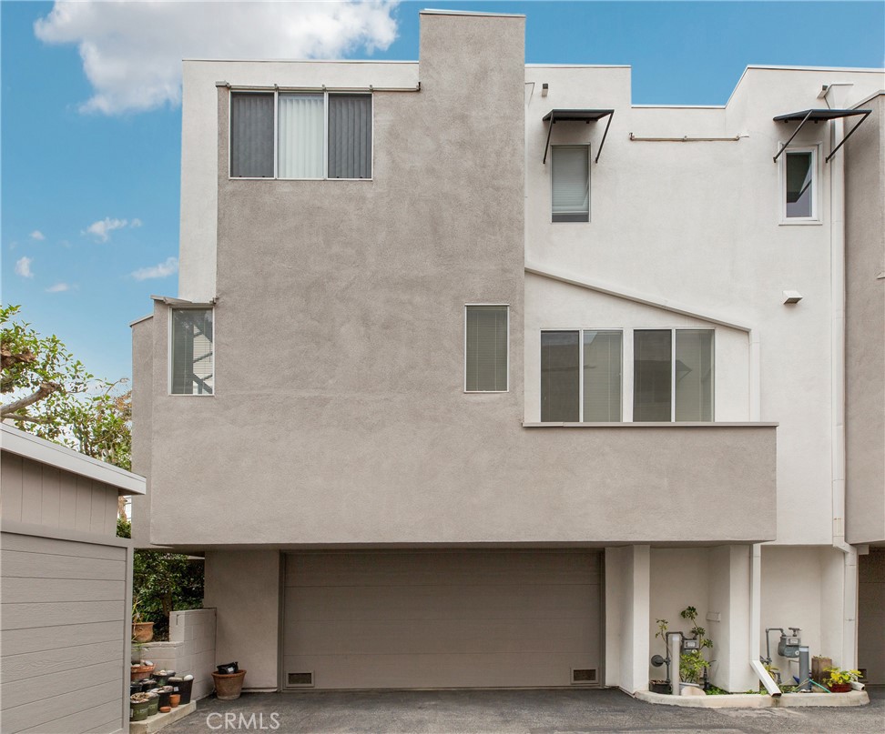 501 Herondo Street 28