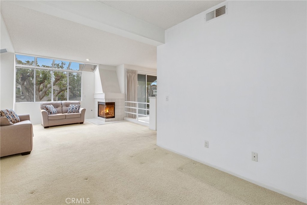 501 Herondo Street 28