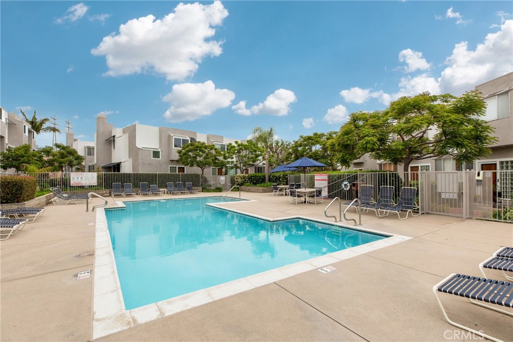 501 Herondo Street 28