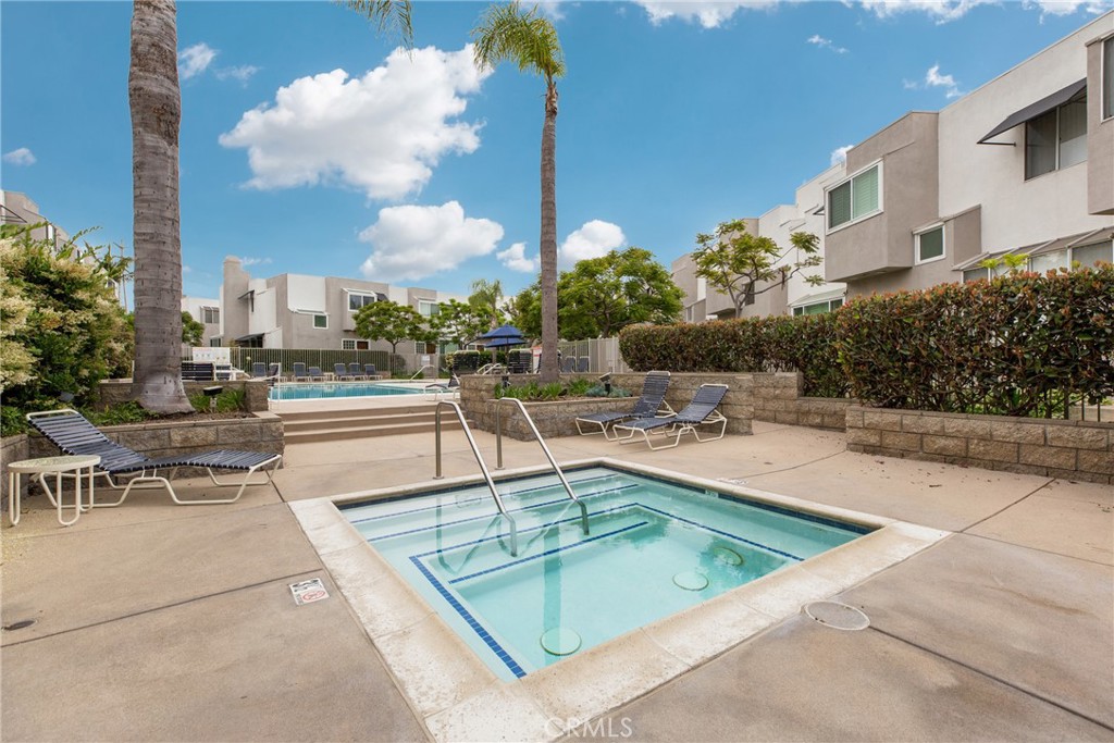 501 Herondo Street 28