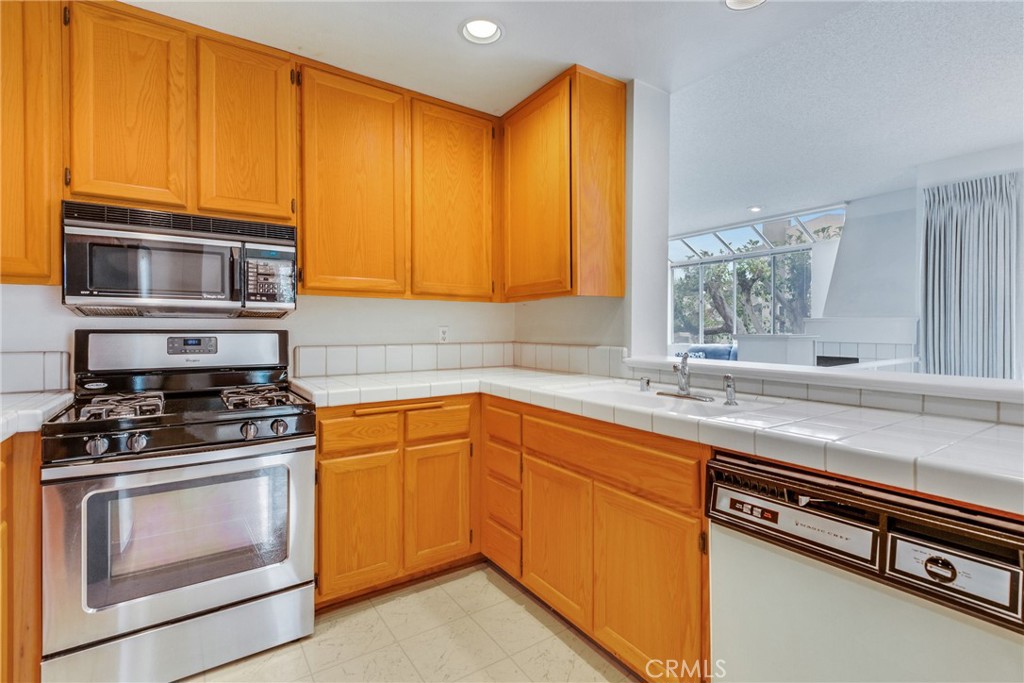 501 Herondo Street 28