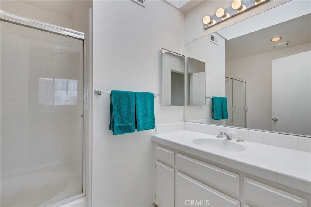 501 Herondo Street 28