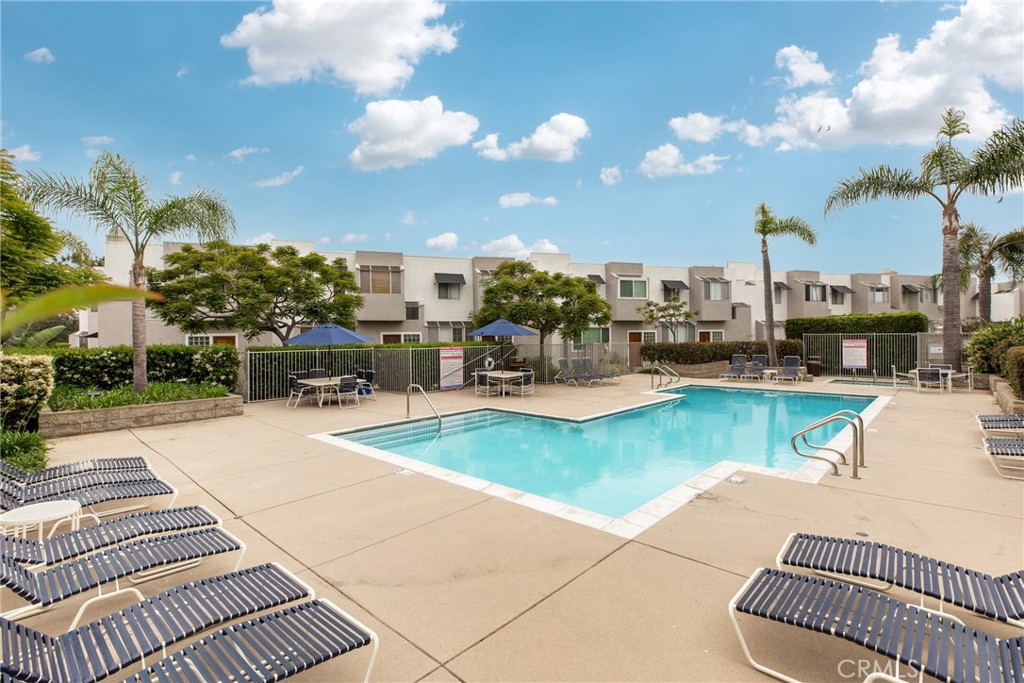 501 Herondo Street 28