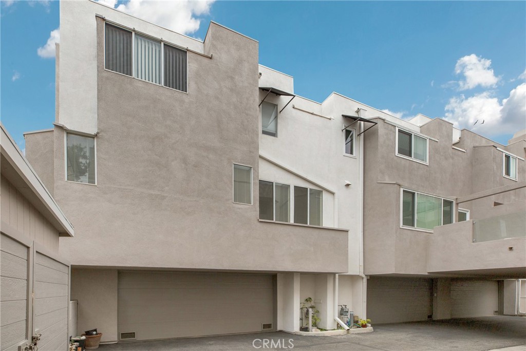 501 Herondo Street 28