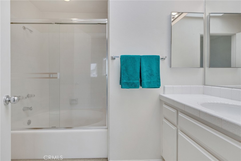 501 Herondo Street 28