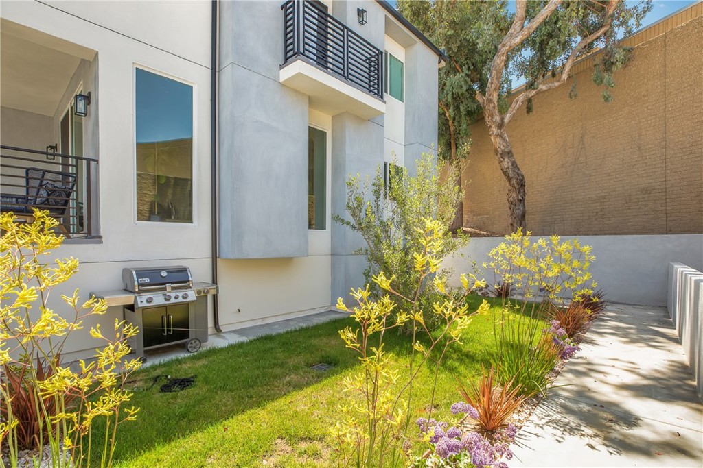 25318 Narbonne Avenue