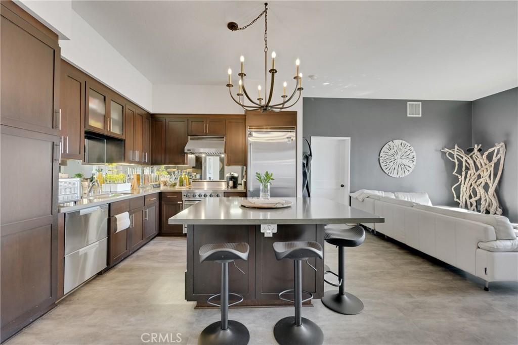 388 E Ocean Boulevard P8