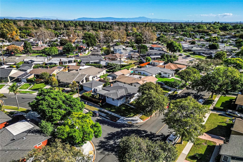 2426 Vuelta Grande Avenue