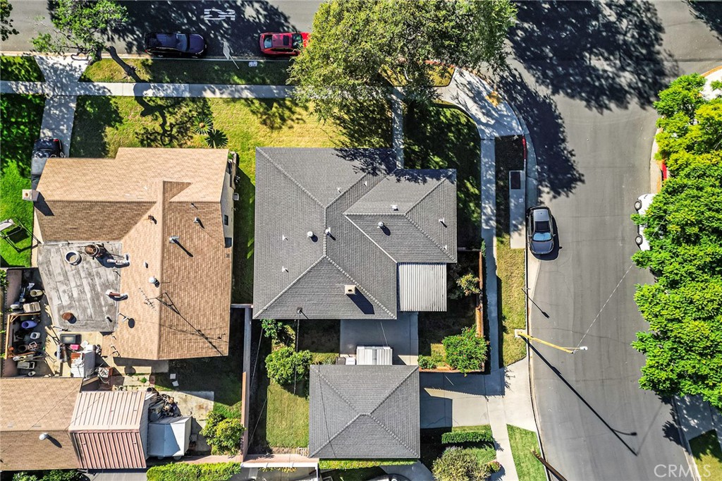 2426 Vuelta Grande Avenue