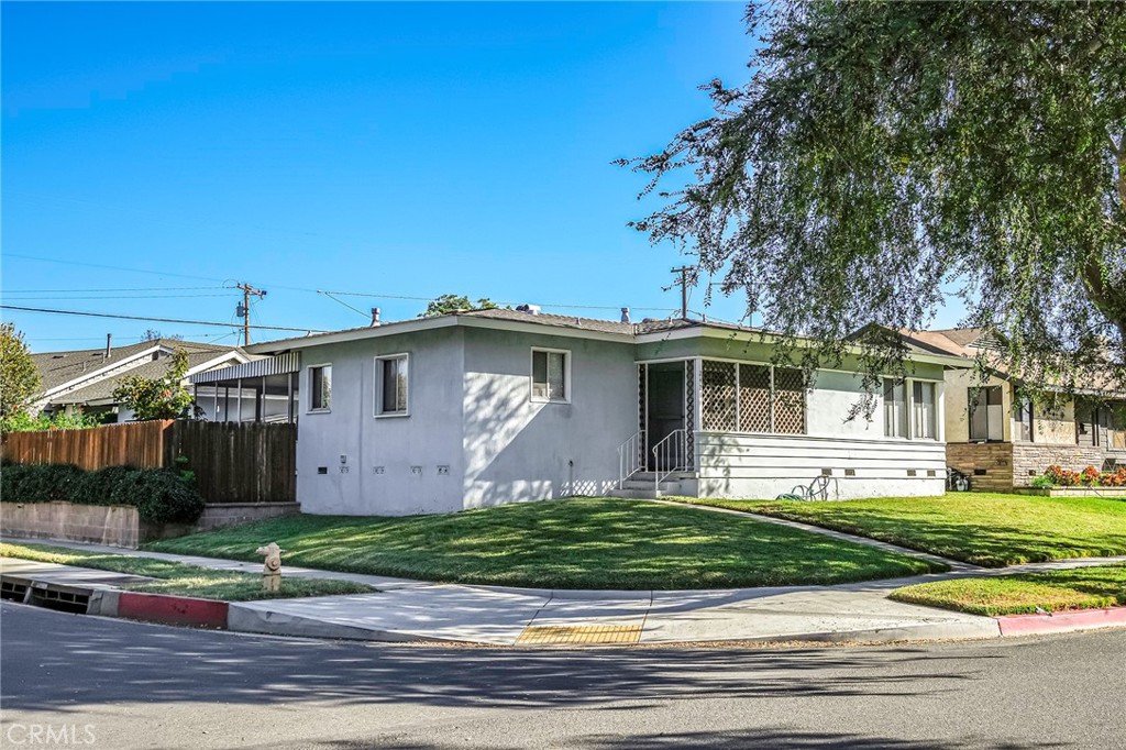 2426 Vuelta Grande Avenue