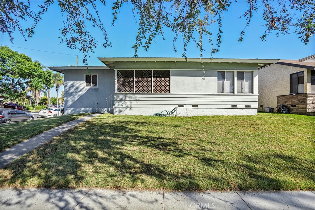 2426 Vuelta Grande Avenue