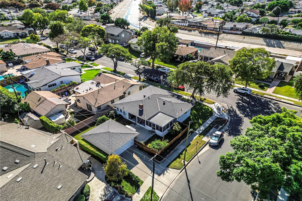 2426 Vuelta Grande Avenue