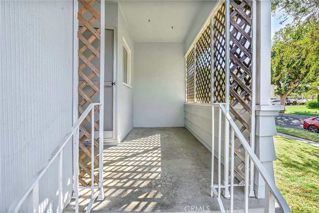 2426 Vuelta Grande Avenue