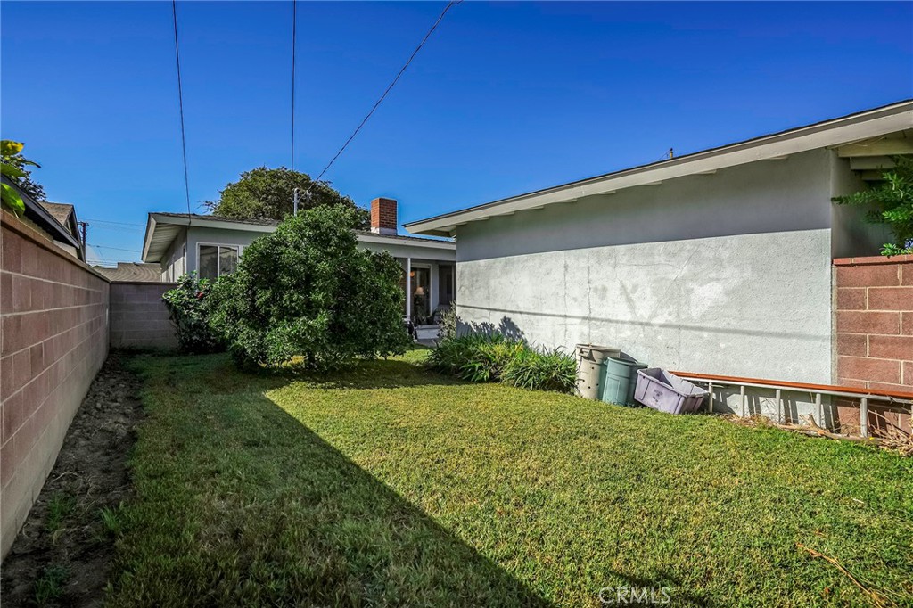 2426 Vuelta Grande Avenue