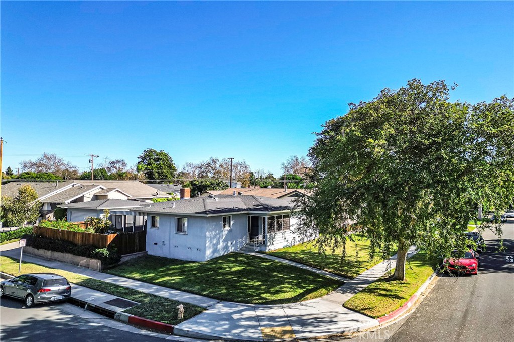 2426 Vuelta Grande Avenue