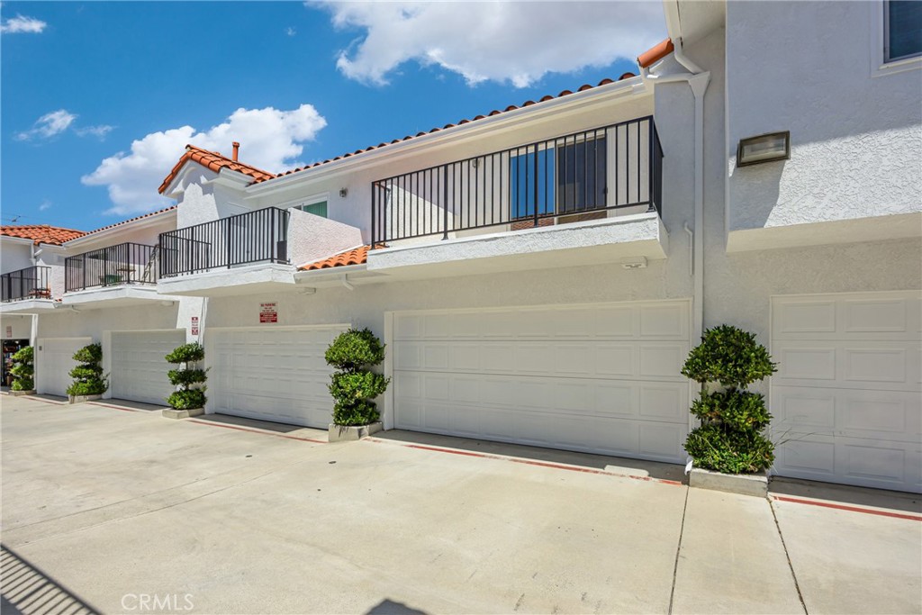 500 S Grevillea Avenue 5