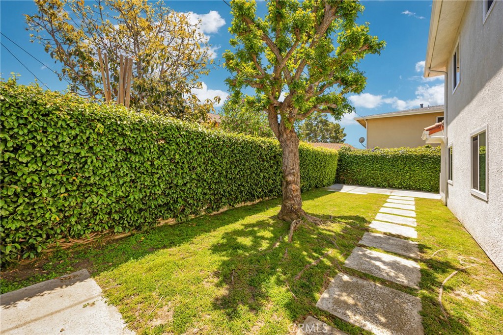 500 S Grevillea Avenue 5