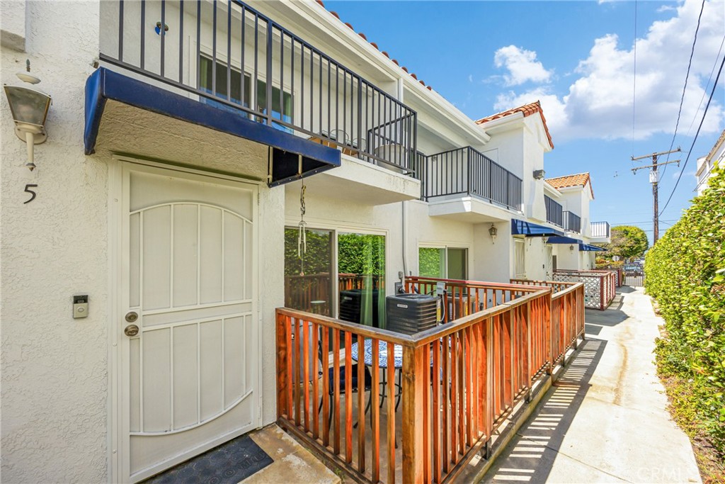 500 S Grevillea Avenue 5