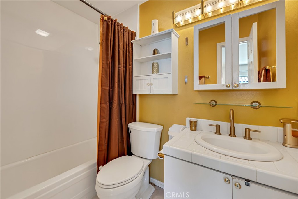 500 S Grevillea Avenue 5