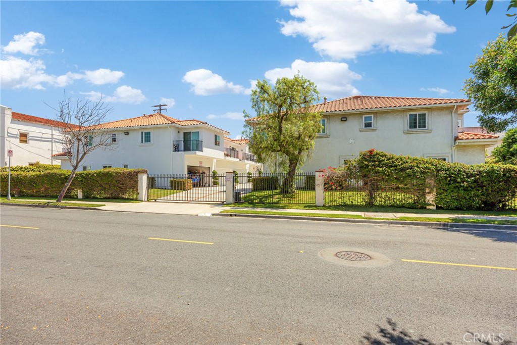 500 S Grevillea Avenue 5