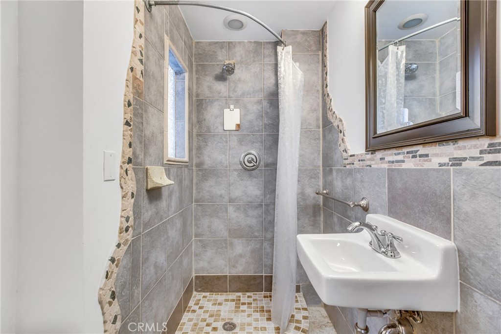 103 A Hermosa Avenue