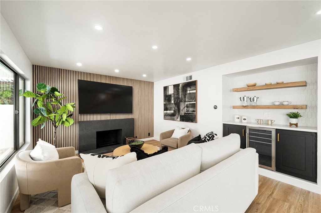 20952 Queens Park Lane