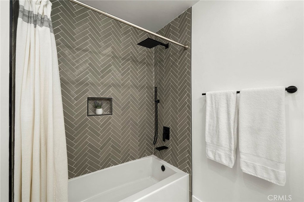 20952 Queens Park Lane