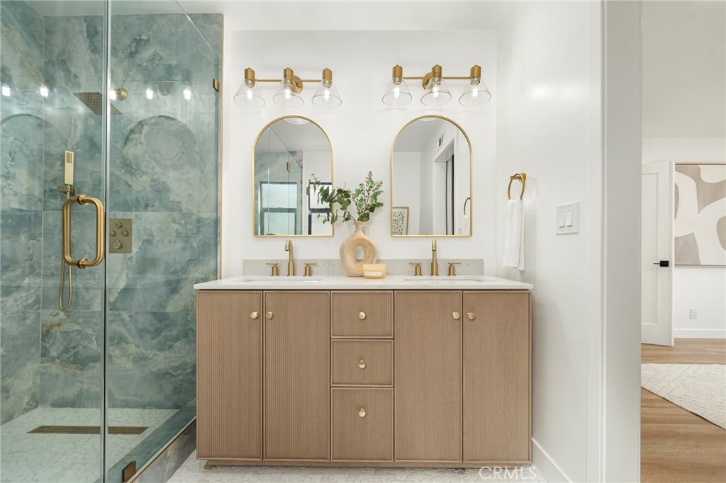 20952 Queens Park Lane