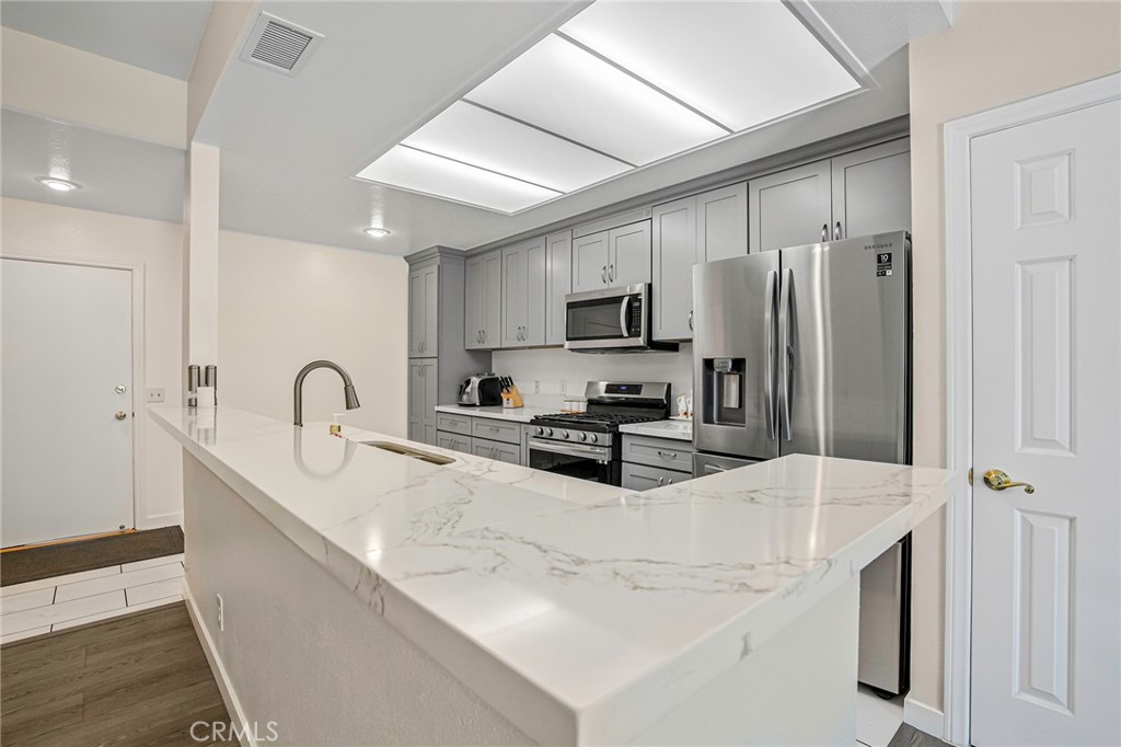 500 S Grevillea Avenue 2