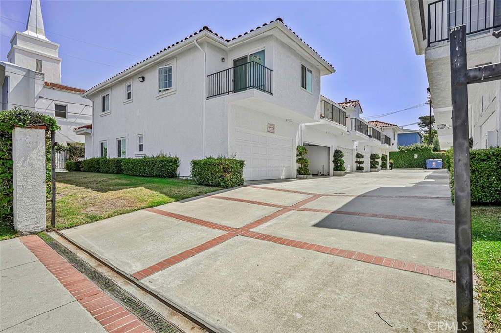 500 S Grevillea Avenue 2