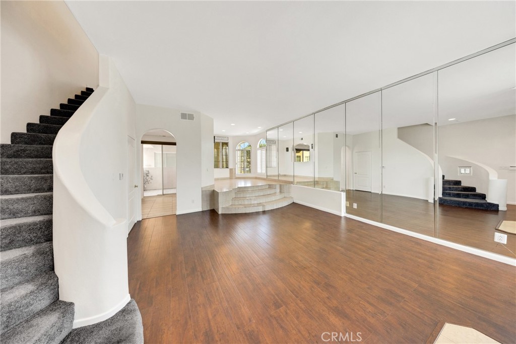 408 W Queen Street 101