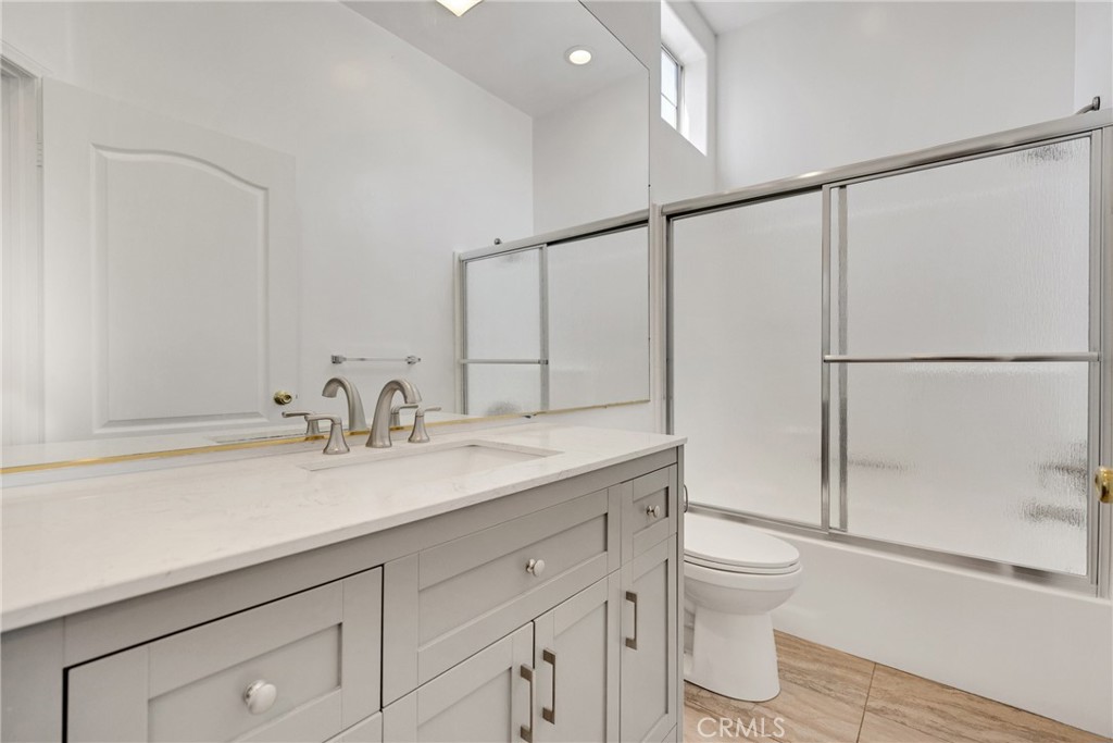 408 W Queen Street 101