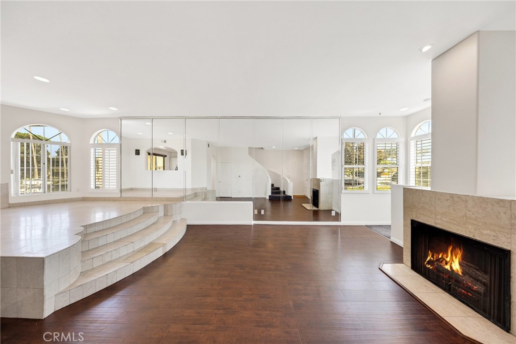 408 W Queen Street 101