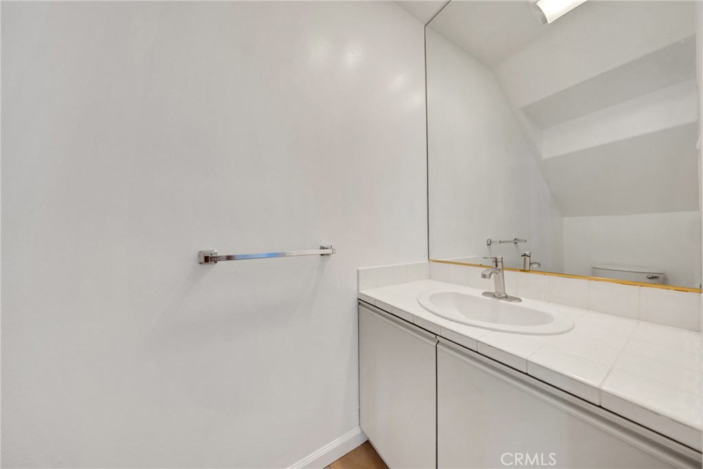 408 W Queen Street 101