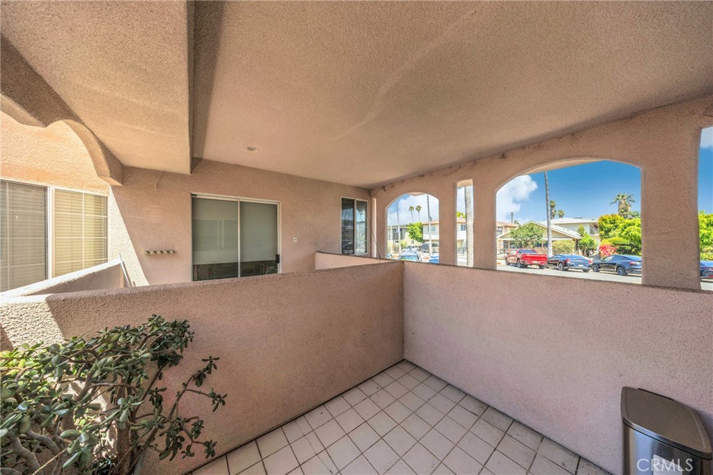 408 W Queen Street 101