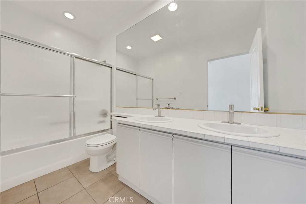 408 W Queen Street 101