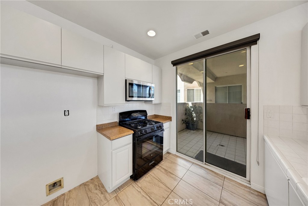 408 W Queen Street 101