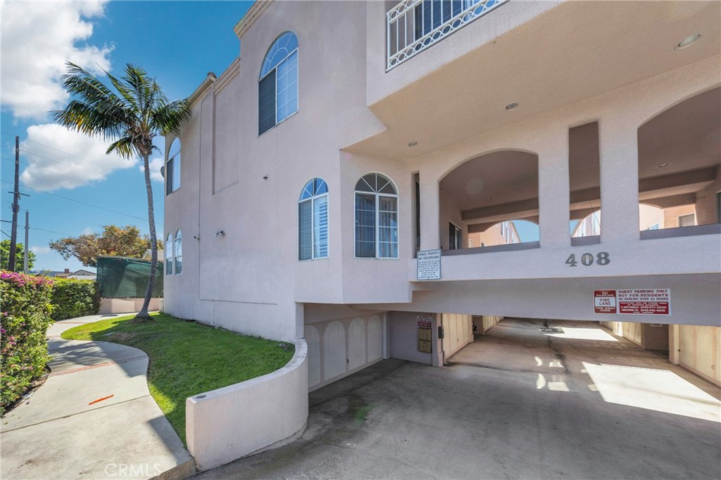 408 W Queen Street 101