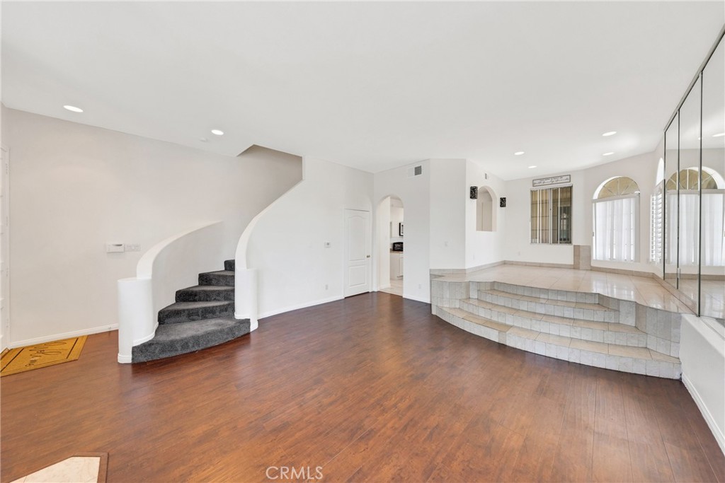 408 W Queen Street 101