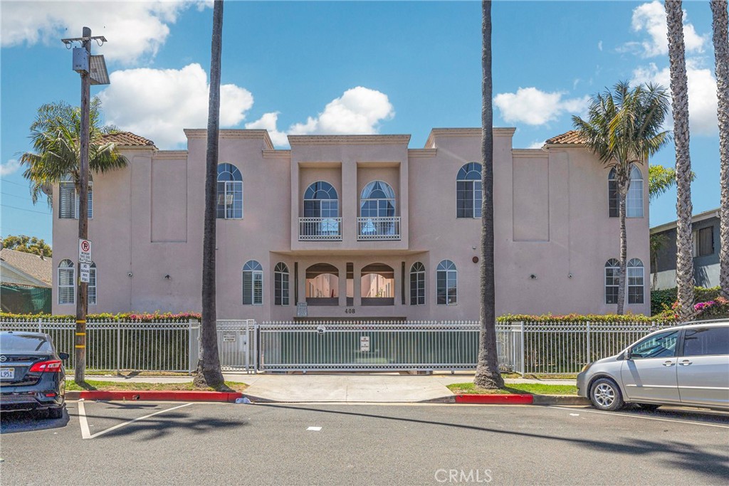 408 W Queen Street 101