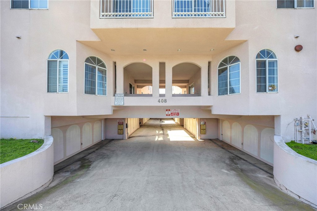 408 W Queen Street 101